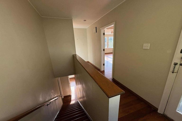 Photo of property in 21 Montgomery Avenue, Karori, Wellington, 6012