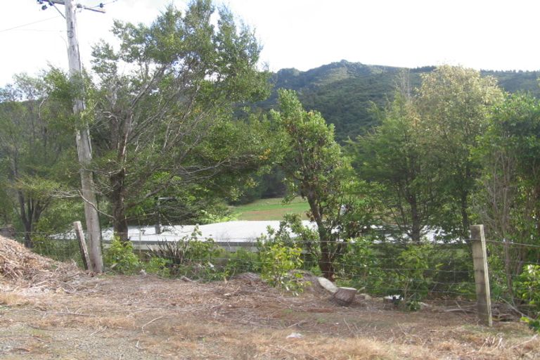 Photo of property in 377 Moores Valley Road, Wainuiomata, 5373