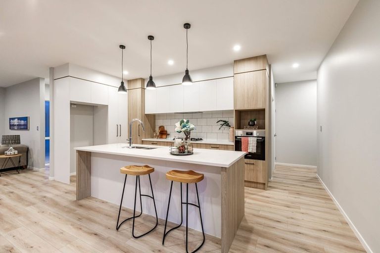 Photo of property in 10 Tarras Road, Kumeu, 0810