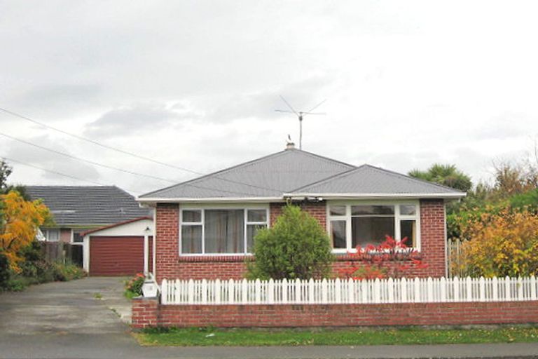 Photo of property in 32 Northcote Road, Northcote, Christchurch, 8052