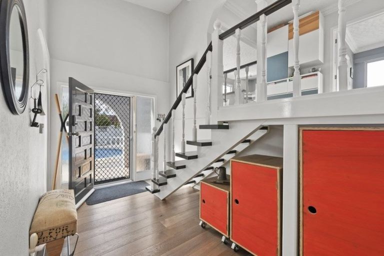 Photo of property in 21 Chelsea View Drive, Chatswood, Auckland, 0626