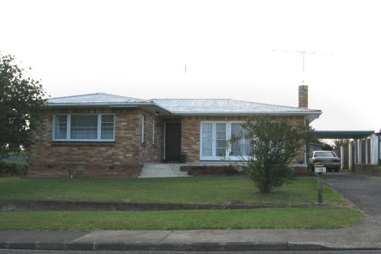 Photo of property in 19 Sylvan Crescent, Te Atatu South, Auckland, 0610