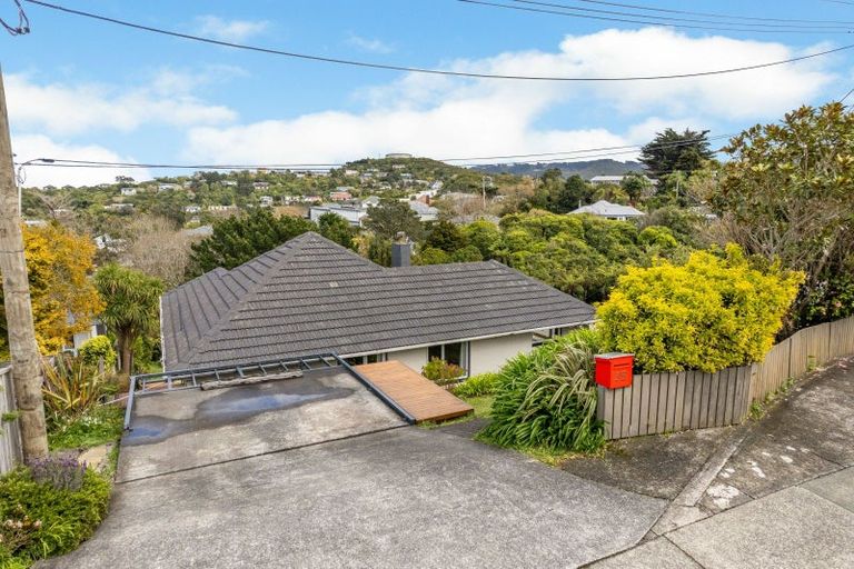 Photo of property in 35 Poto Road, Normandale, Lower Hutt, 5010