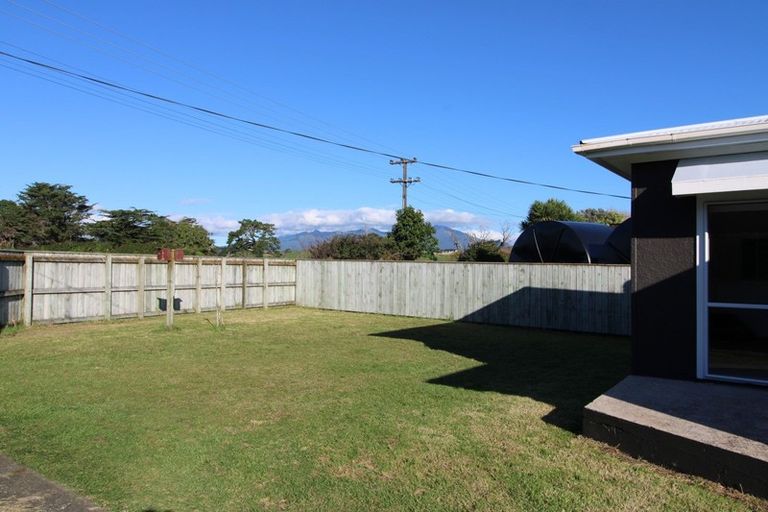 Photo of property in 464 South Road, Omata, New Plymouth, 4374