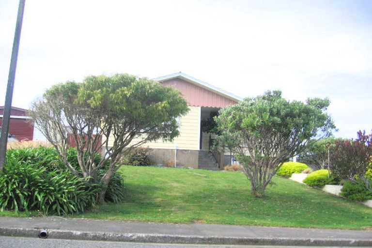 Photo of property in 8 Glenamoy Crescent, Johnsonville, Wellington, 6037