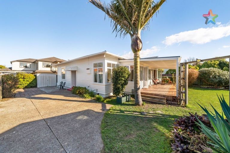 Photo of property in 11 Wai-iti Crescent, Woburn, Lower Hutt, 5010