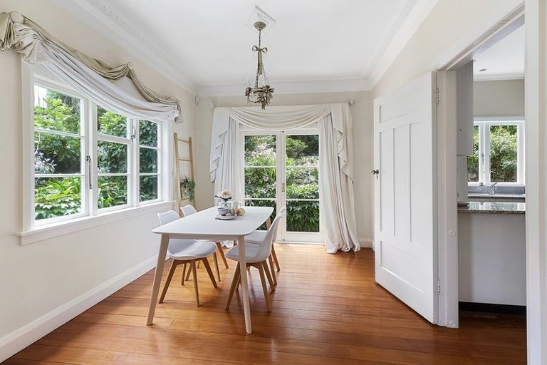 Photo of property in 33 Tio Tio Road, Miramar, Wellington, 6022