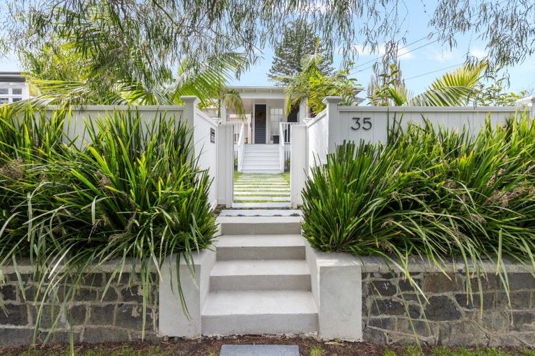 Photo of property in 35 William Denny Avenue, Westmere, Auckland, 1022