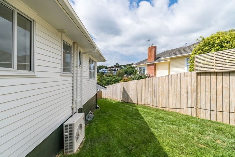 Photo of property in 57 Fairmount Road, Titirangi, Auckland, 0604