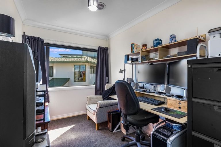 Photo of property in 2 Seascape View, Paremata, Porirua, 5024