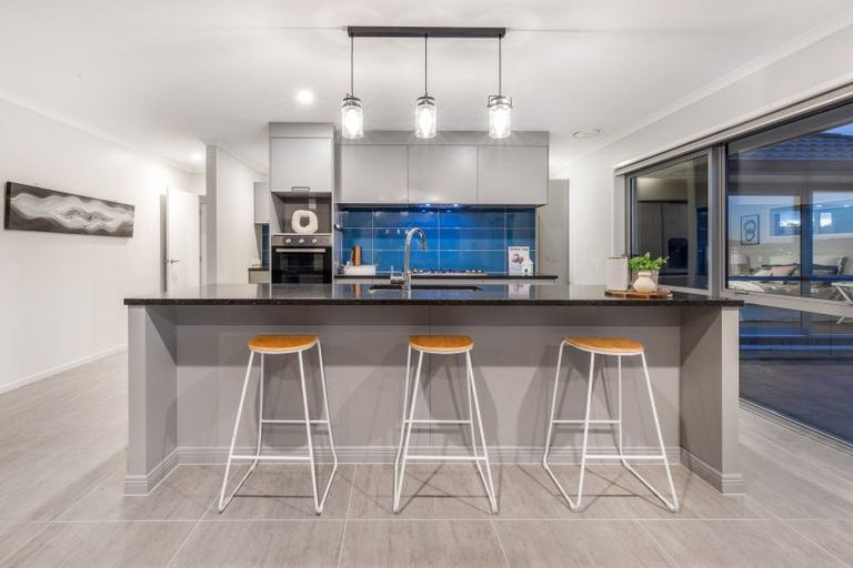 Photo of property in 7 Weatherdeck Close, Whitby, Porirua, 5024