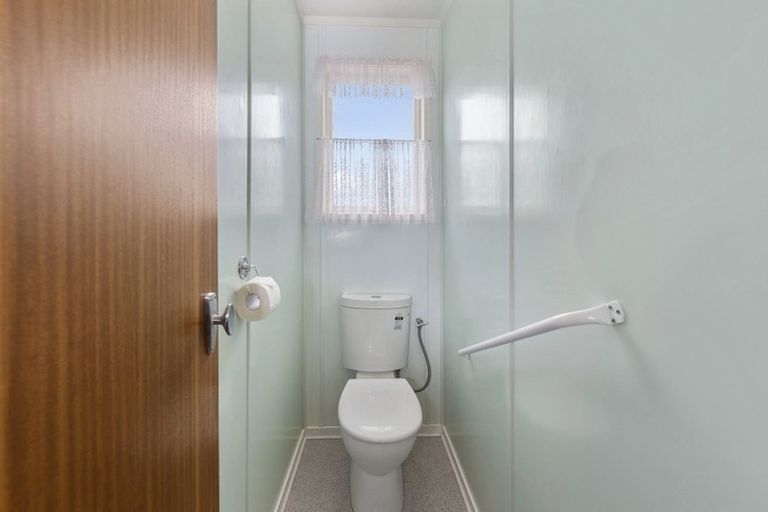 Photo of property in 76 Tamatea Road, Taupo, 3330