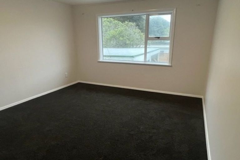 Photo of property in 44 Redwood Avenue, Tawa, Wellington, 5028