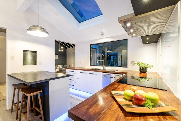 Photo of property in 28 Peterhouse Street, Tawa, Wellington, 5028