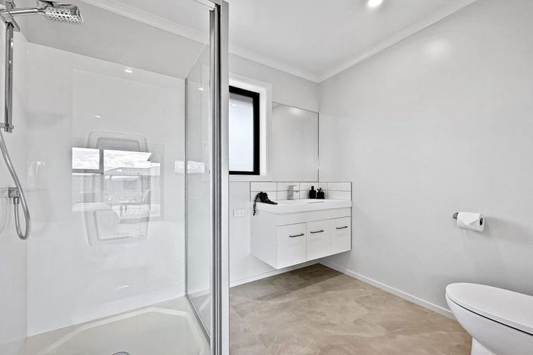 Photo of property in 38 Taurangawaka Road, One Tree Point, 0118