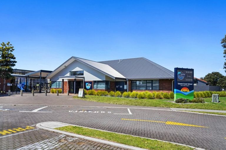 Photo of property in 2 James Henry Avenue, Papamoa Beach, Papamoa, 3118