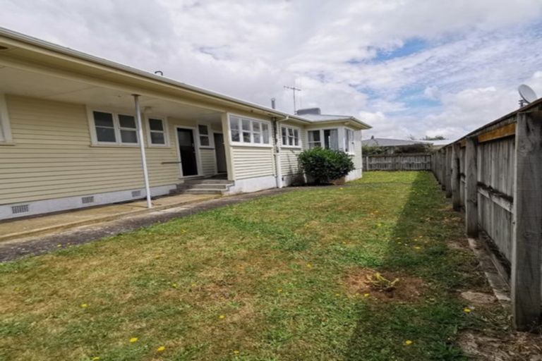 Photo of property in 137 Weraroa Road, Levin, 5510