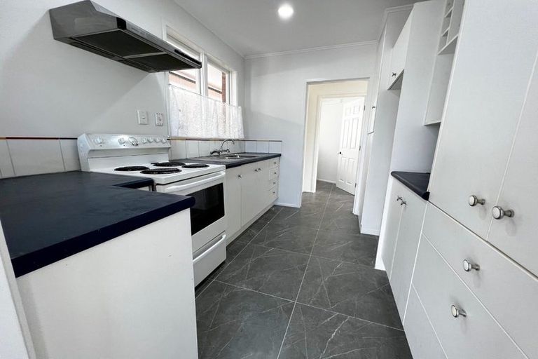 Photo of property in 1/2 Gretel Place, Hillcrest, Auckland, 0627