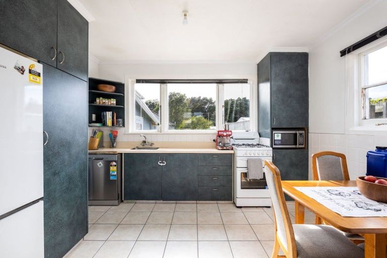 Photo of property in 52 Blake Street, Waitara, 4320