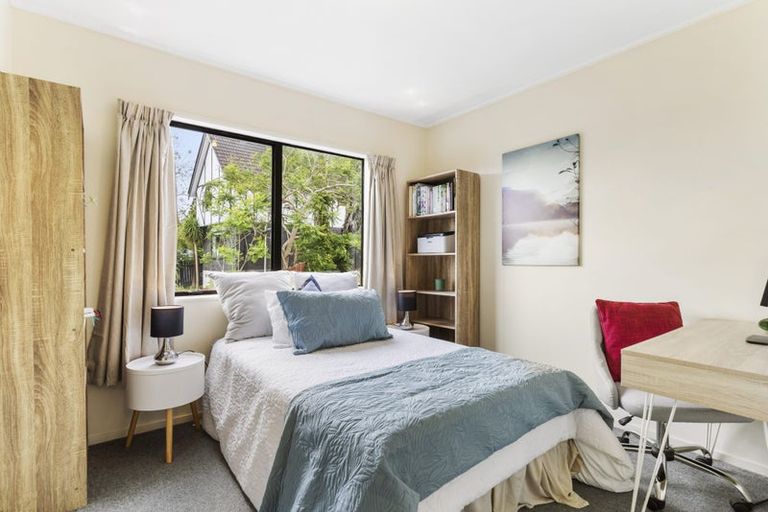 Photo of property in 1/32 Tree View Avenue, Glenfield, Auckland, 0629