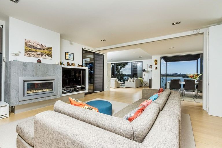 Photo of property in 10a First Avenue, Stanley Point, Auckland, 0624