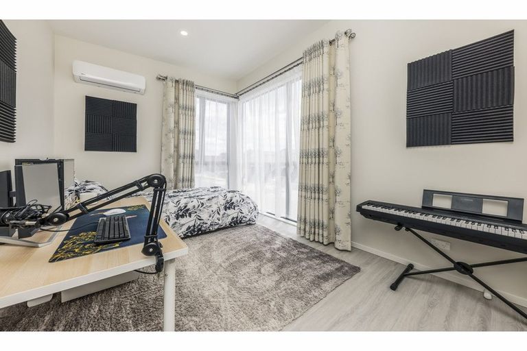 Photo of property in 14 Te Aparangi Road, Papakura, 2110