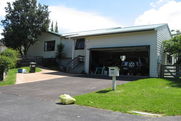 Photo of property in 19 Tokay Place, Huapai, Kumeu, 0810