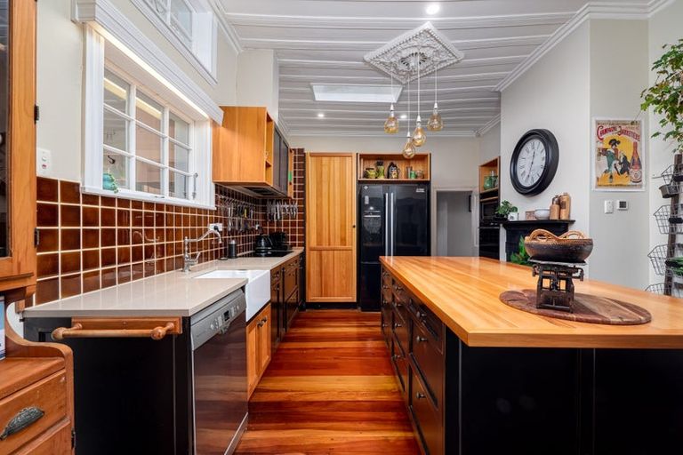 Photo of property in 9 Robertson Street, Russell, 0202