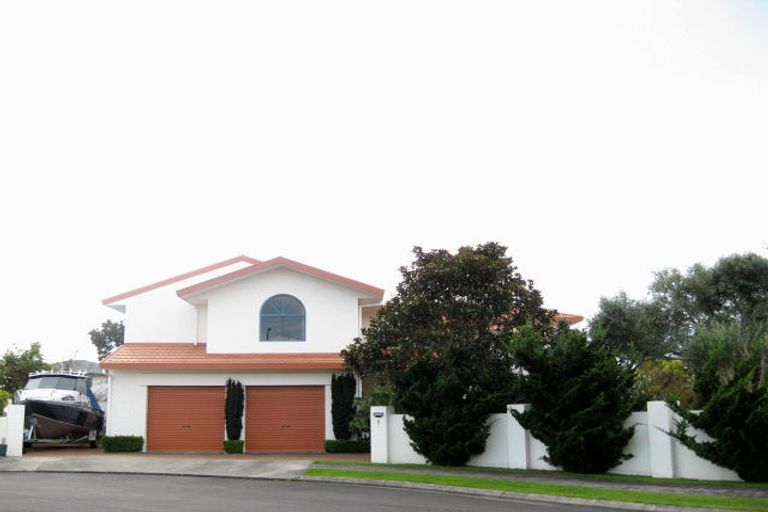 Photo of property in 8 Taylor Place, Merrilands, New Plymouth, 4312