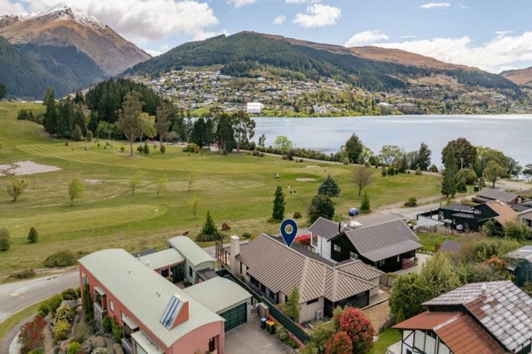 Photo of property in 12 Grove Lane, Kelvin Heights, Queenstown, 9300