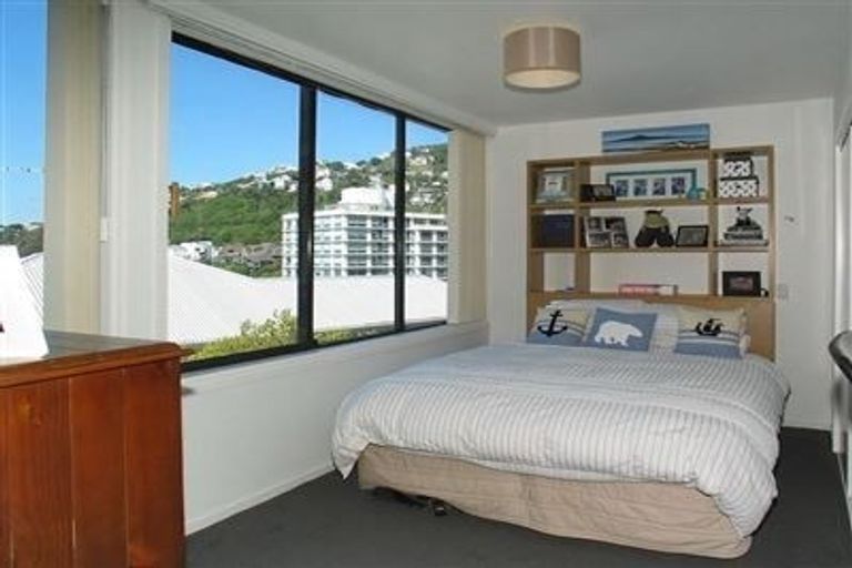 Photo of property in 3/2 Oriental Terrace, Mount Victoria, Wellington, 6011