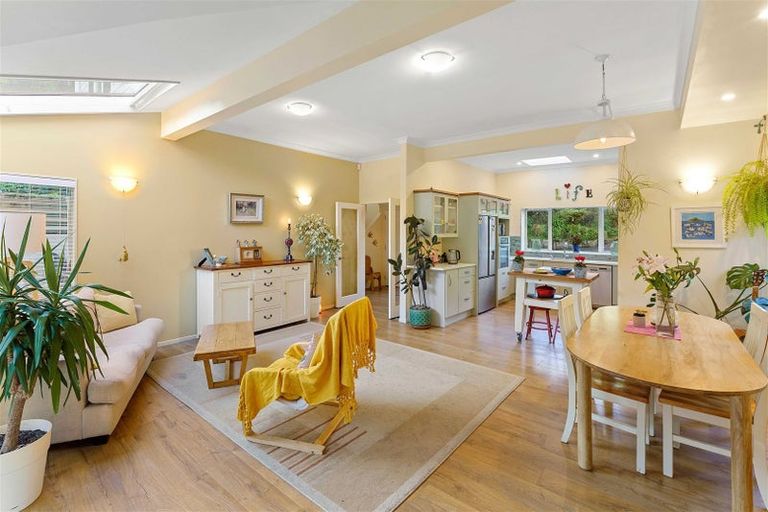 Photo of property in 6 Southleigh, Raumati South, Paraparaumu, 5032