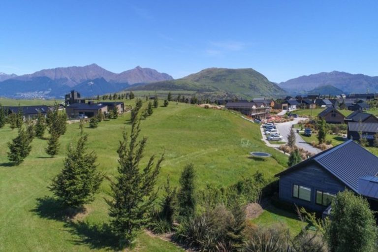 Photo of property in 29 Pendeen Crescent, Jacks Point, Queenstown, 9371
