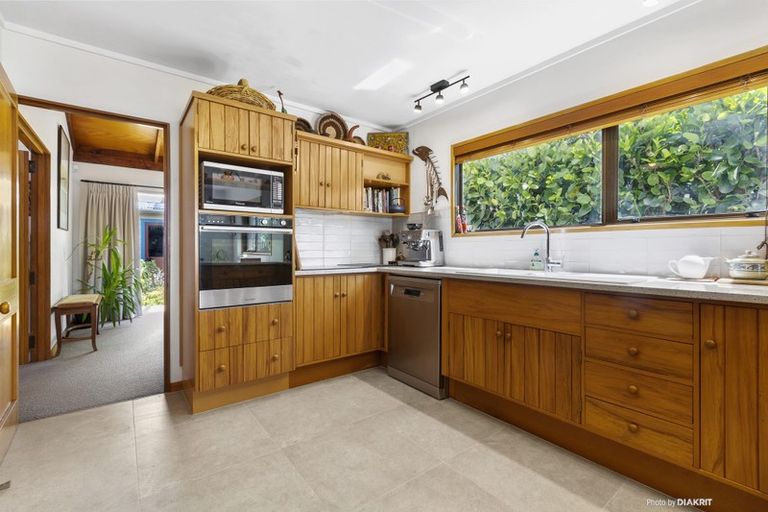 Photo of property in 146 Breaker Bay Road, Breaker Bay, Wellington, 6022