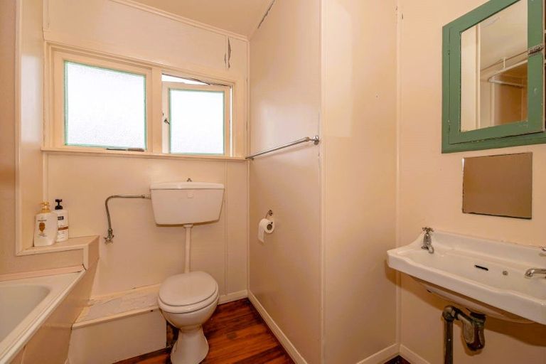 Photo of property in 25 Colvin Street, Westport, 7825