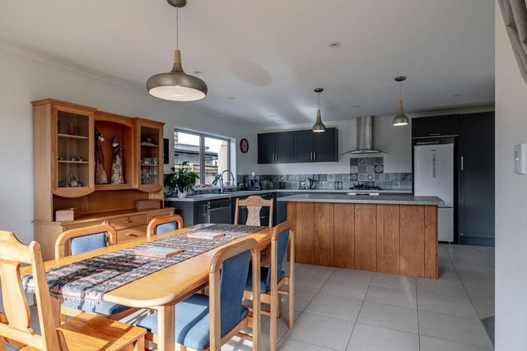 Photo of property in 6 Silkwood Place, Fitzherbert, Palmerston North, 4410