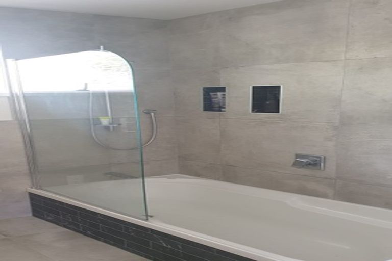 Photo of property in 28 Compton Street, Hillcrest, Auckland, 0627