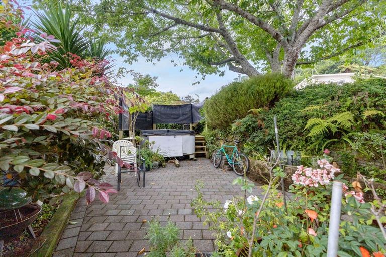 Photo of property in 7 Bromley Place, Westown, New Plymouth, 4310