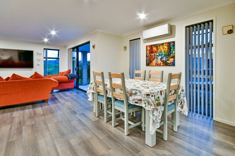 Photo of property in 16 James Elliot Way, Pokeno, 2402