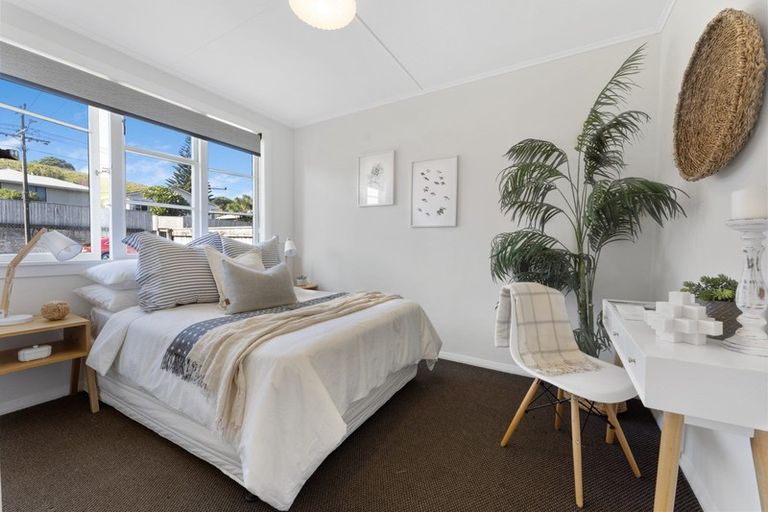 Photo of property in 70 Pioneer Road, Moturoa, New Plymouth, 4310