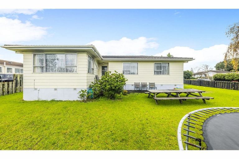 Photo of property in 2 Hobman Place, Manurewa, Auckland, 2102