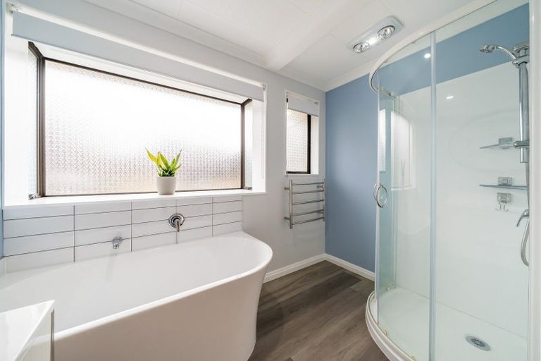 Photo of property in 32 Clearwater Terrace, Brown Owl, Upper Hutt, 5018