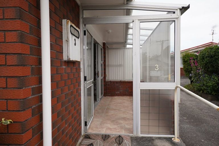 Photo of property in 3/6 Karamu Street, Strandon, New Plymouth, 4312