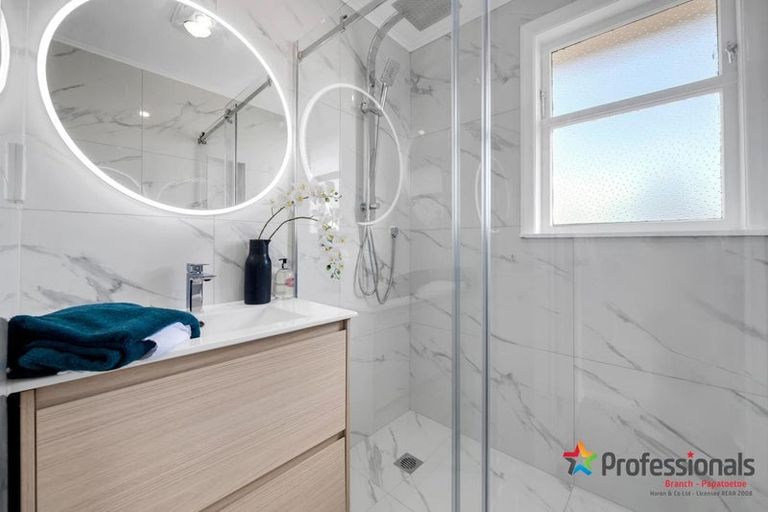 Photo of property in 5 Farnborough Crescent, Mangere, Auckland, 2022