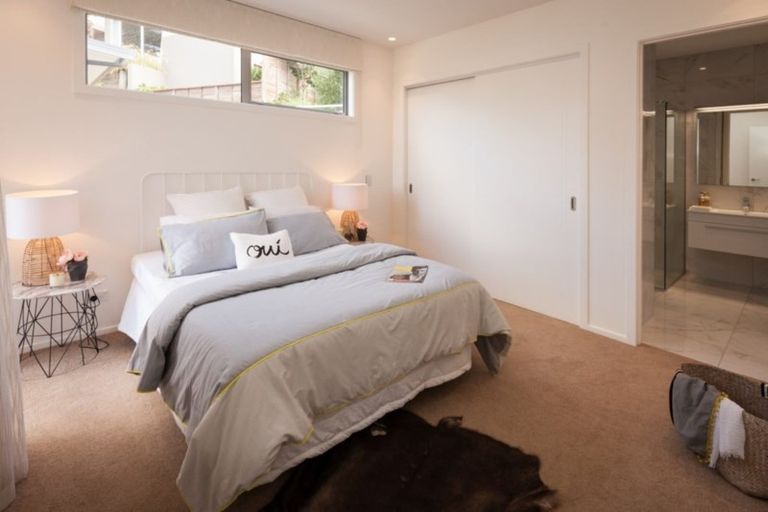 Photo of property in 98 Awa Road, Seatoun, Wellington, 6022