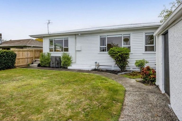 Photo of property in 5 Nikau Street, Inglewood, 4330