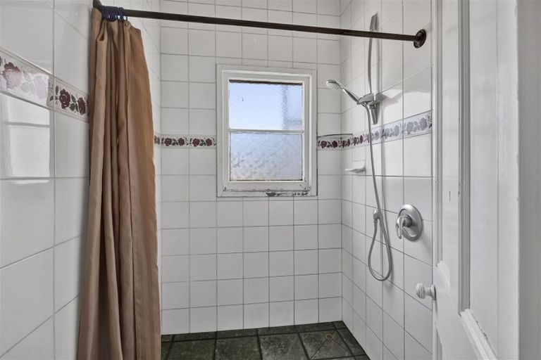 Photo of property in 211 South Road, Hawera, 4610