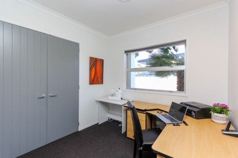 Photo of property in 20 Mangorei Road, Strandon, New Plymouth, 4312