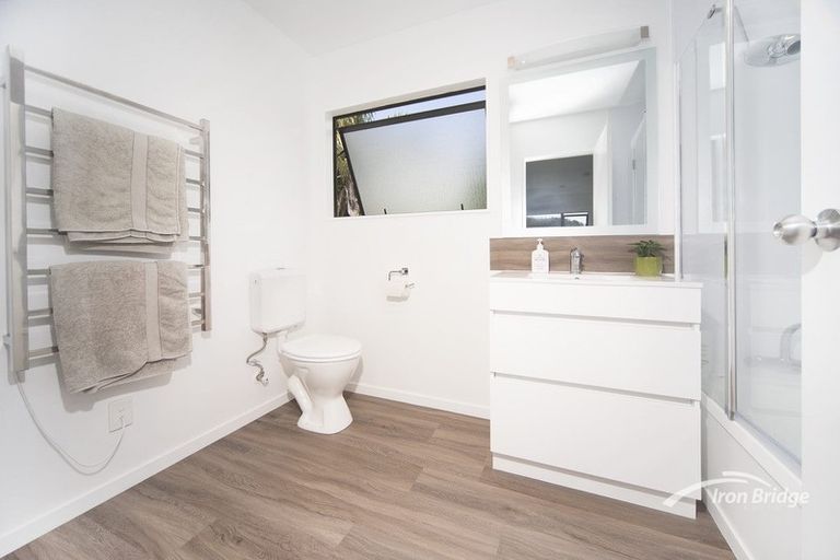 Photo of property in 2/8 Fuchsia Place, Birkdale, Auckland, 0626