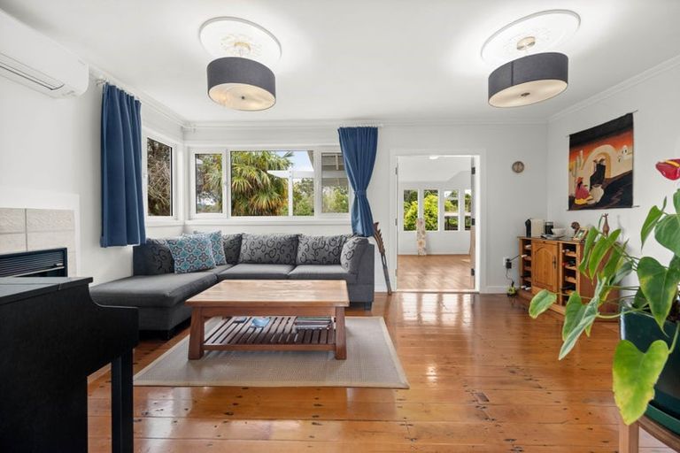 Photo of property in 76 Victory Road, Laingholm, Auckland, 0604
